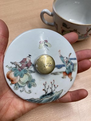 Lot 156 - A collection of Chinese famille rose