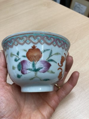 Lot 156 - A collection of Chinese famille rose