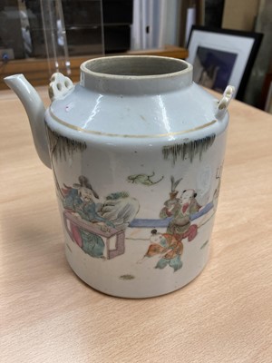 Lot 156 - A collection of Chinese famille rose