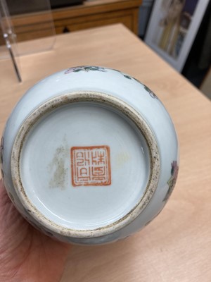 Lot 156 - A collection of Chinese famille rose