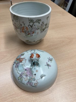 Lot 156 - A collection of Chinese famille rose