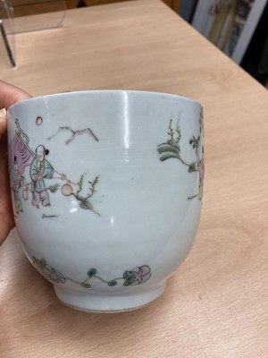 Lot 156 - A collection of Chinese famille rose