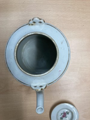 Lot 156 - A collection of Chinese famille rose