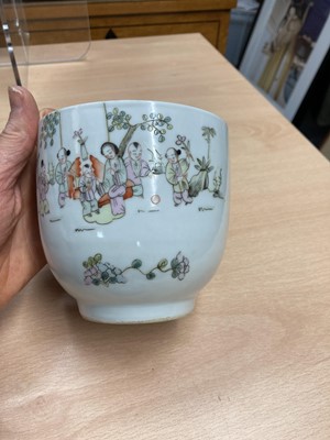 Lot 156 - A collection of Chinese famille rose