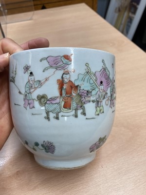 Lot 156 - A collection of Chinese famille rose