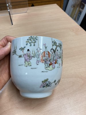 Lot 156 - A collection of Chinese famille rose