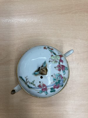 Lot 156 - A collection of Chinese famille rose