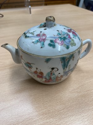 Lot 156 - A collection of Chinese famille rose