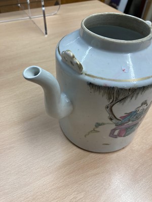 Lot 156 - A collection of Chinese famille rose