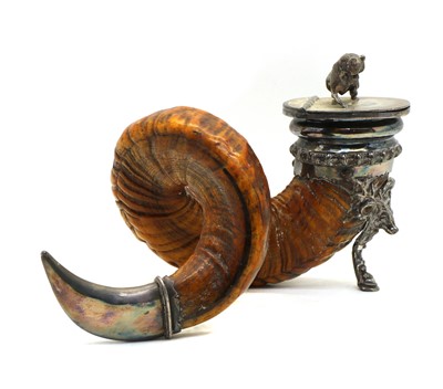 Lot 23 - A tabletop rams horn snuff mull