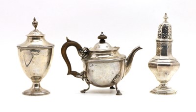 Lot 12 - A Victorian silver teapot