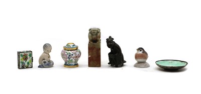 Lot 300 - An enamel pillbox