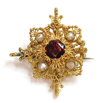 Lot 27 - A Regency garnet and split pearl cannetille brooch