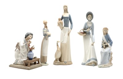 Lot 241 - A Lladro figure