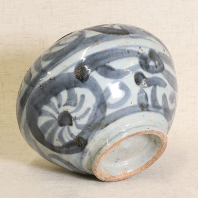 Lot 5 - A Chinese blue and white jar