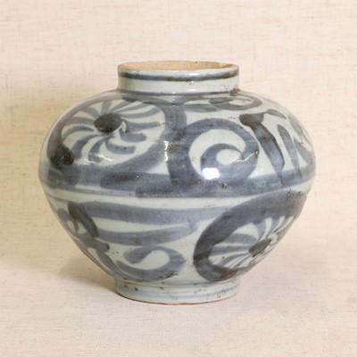 Lot 5 - A Chinese blue and white jar