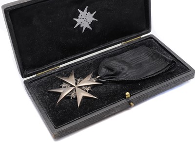 Lot 21 - A collection of silver items