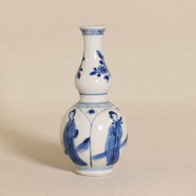 Lot 22 - A Chinese blue and white vase