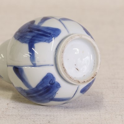 Lot 22 - A Chinese blue and white vase