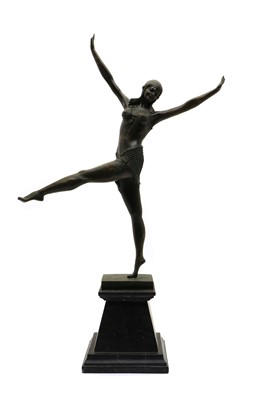 Lot 164 - A bronze figure