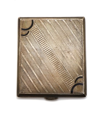 Lot 13 - An Art Deco silver compact
