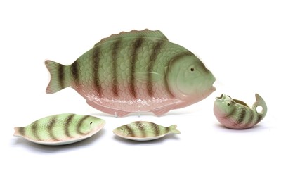 Lot 125 - A Shorter and Sons Ltd 'Fish' dinner set