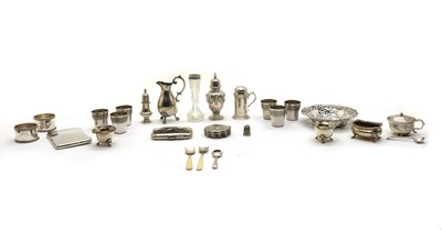 Lot 33 - A collection of silver items
