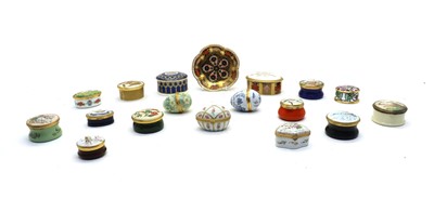 Lot 301 - A Halcyon Days enamel '2010 Botanical Box'