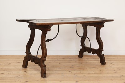 Lot 154 - A walnut dining table