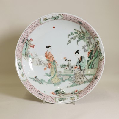 Lot 46 - A Chinese famille verte plate