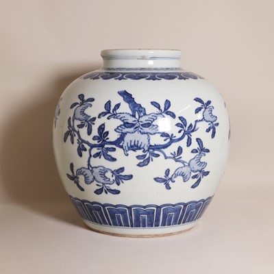 Lot 27 - A Chinese blue and white jar