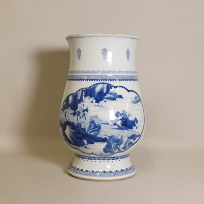 Lot 313 - A Chinese blue and white vase