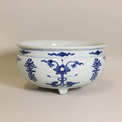 Lot 31 - A Chinese blue and white censer