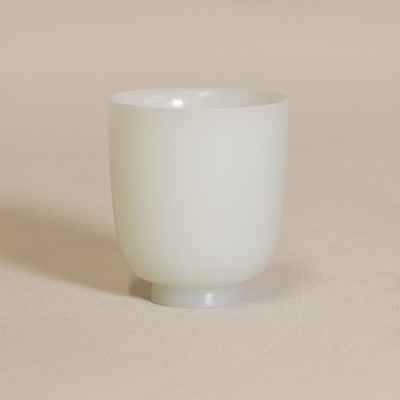 Lot 73 - A Chinese jade cup