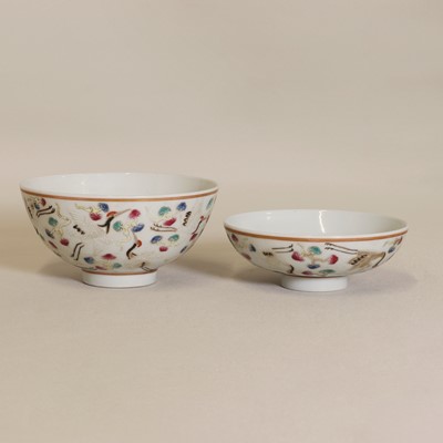 Lot 73 - A Chinese famille rose bowl and cover