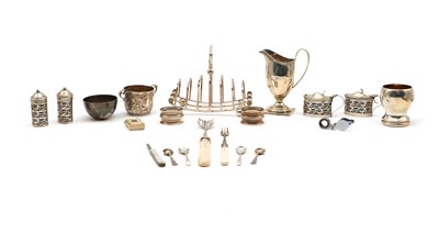 Lot 58 - A collection of silver items