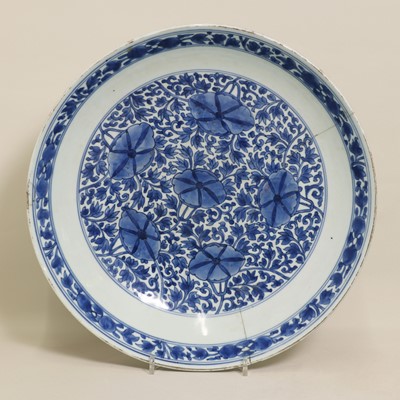 Lot 23 - A Chinese blue and white charger