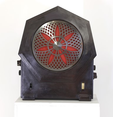 Lot 101 - A Philips Bakelite radio receiver