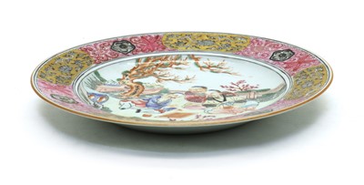 Lot 59 - A Chinese famille rose plate