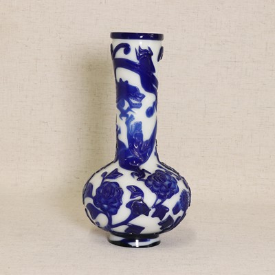 Lot 103 - A Chinese overlay Peking glass vase