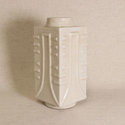 Lot 68 - A Chinese cong vase