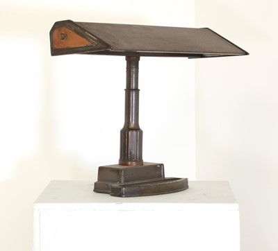 Lot 204 - A banker's desk light