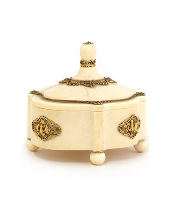 Lot 26 - A secessionist ivory casket
