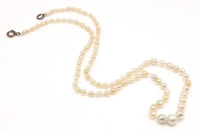 Lot 156 - A single row graduated pearl necklace