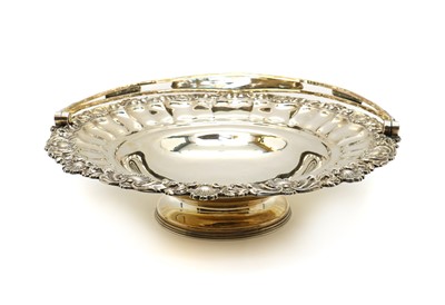 Lot 4 - An early George IV silver basket