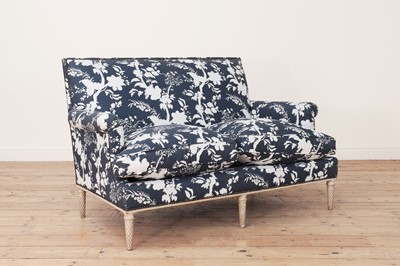 Lot 154 - A two-seater canapé