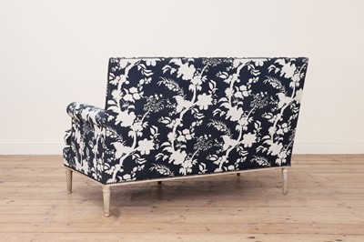 Lot 154 - A two-seater canapé
