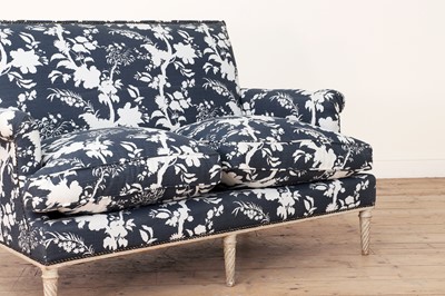 Lot 154 - A two-seater canapé