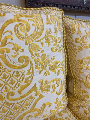 Lot 162 - A large Knole sofa