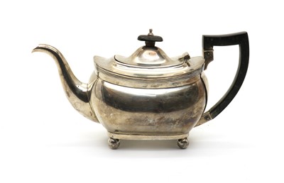 Lot 7 - A George V silver teapot